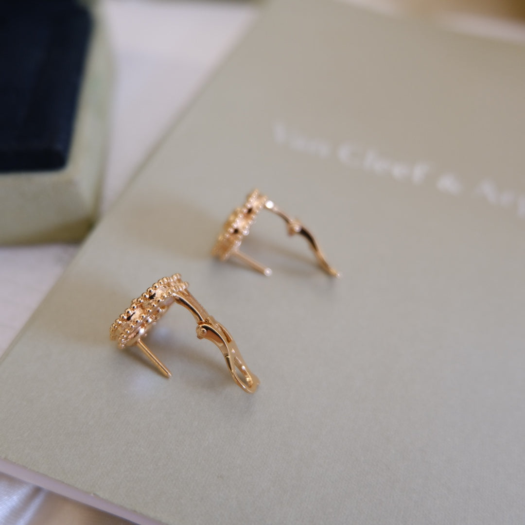 AuraJewelryラッキーピンクゴールドホワイトMOPイヤリング