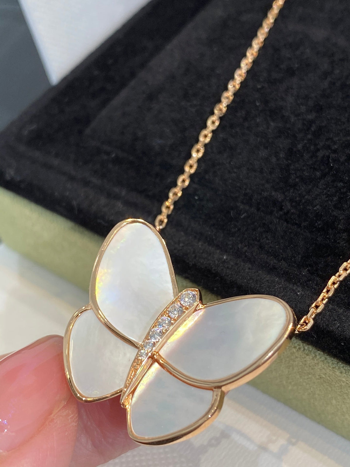 ¡®AuraJewelry¡¯BUTTERFLY GOLD MOP DIAMOND NECKLACE