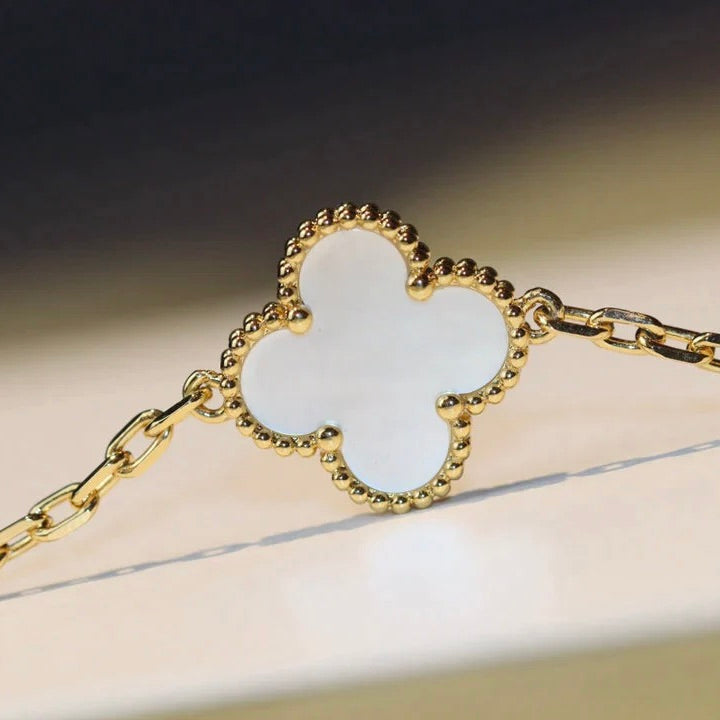 ¡®AuraJewelry¡¯CLOVER 20 MOTIFS WHITE MOP NECKLACE