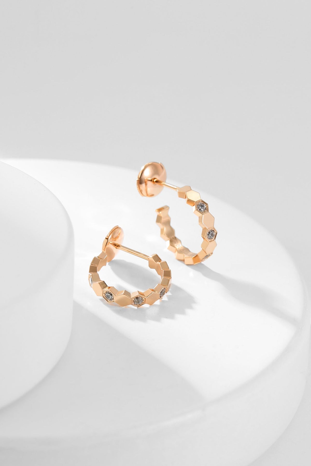 ¡®AuraJewelry¡¯BEE LOVE DIAMOND HOOP EARRINGS