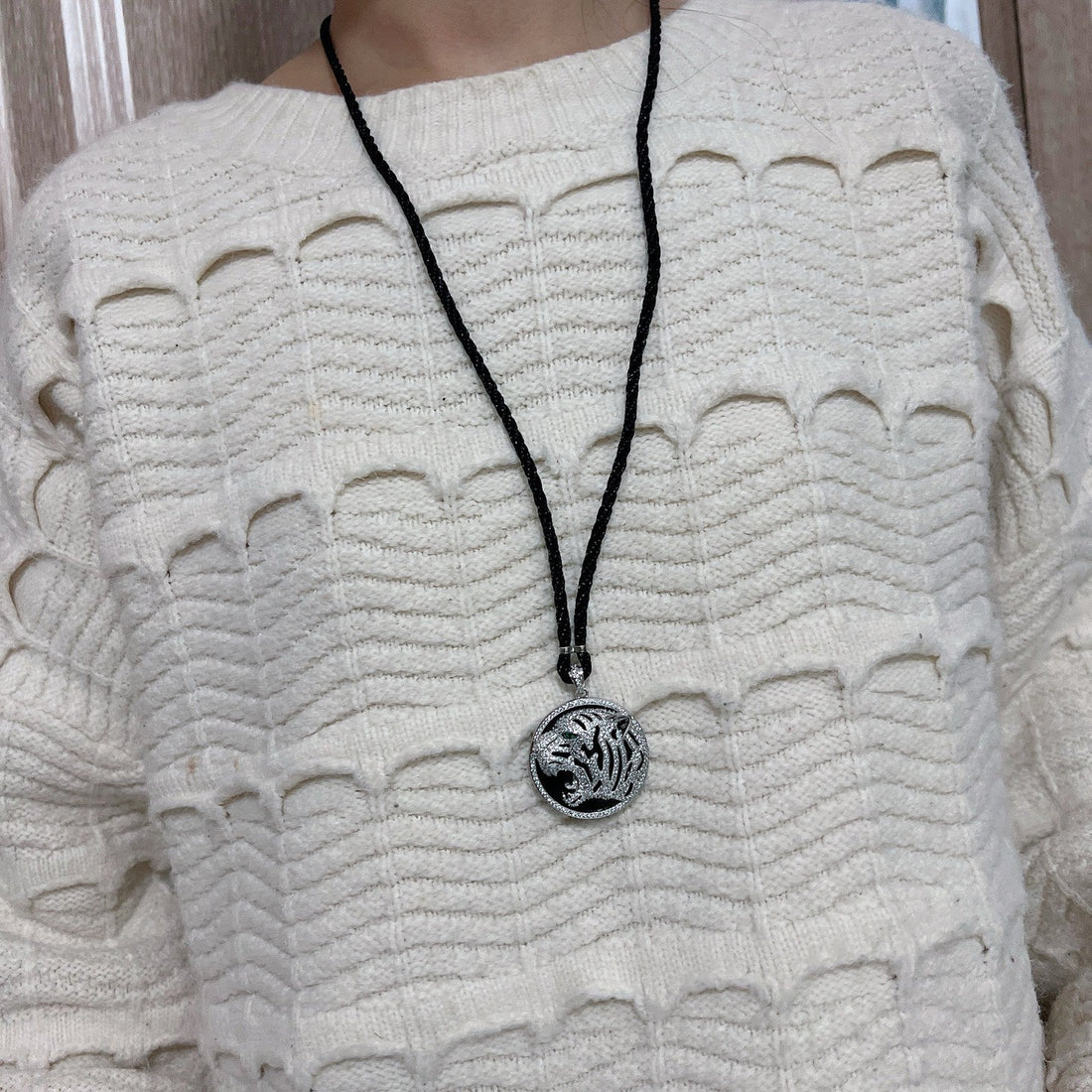 ¡®AuraJewelry¡ Openwork Tiger Cord Pendant Necklace