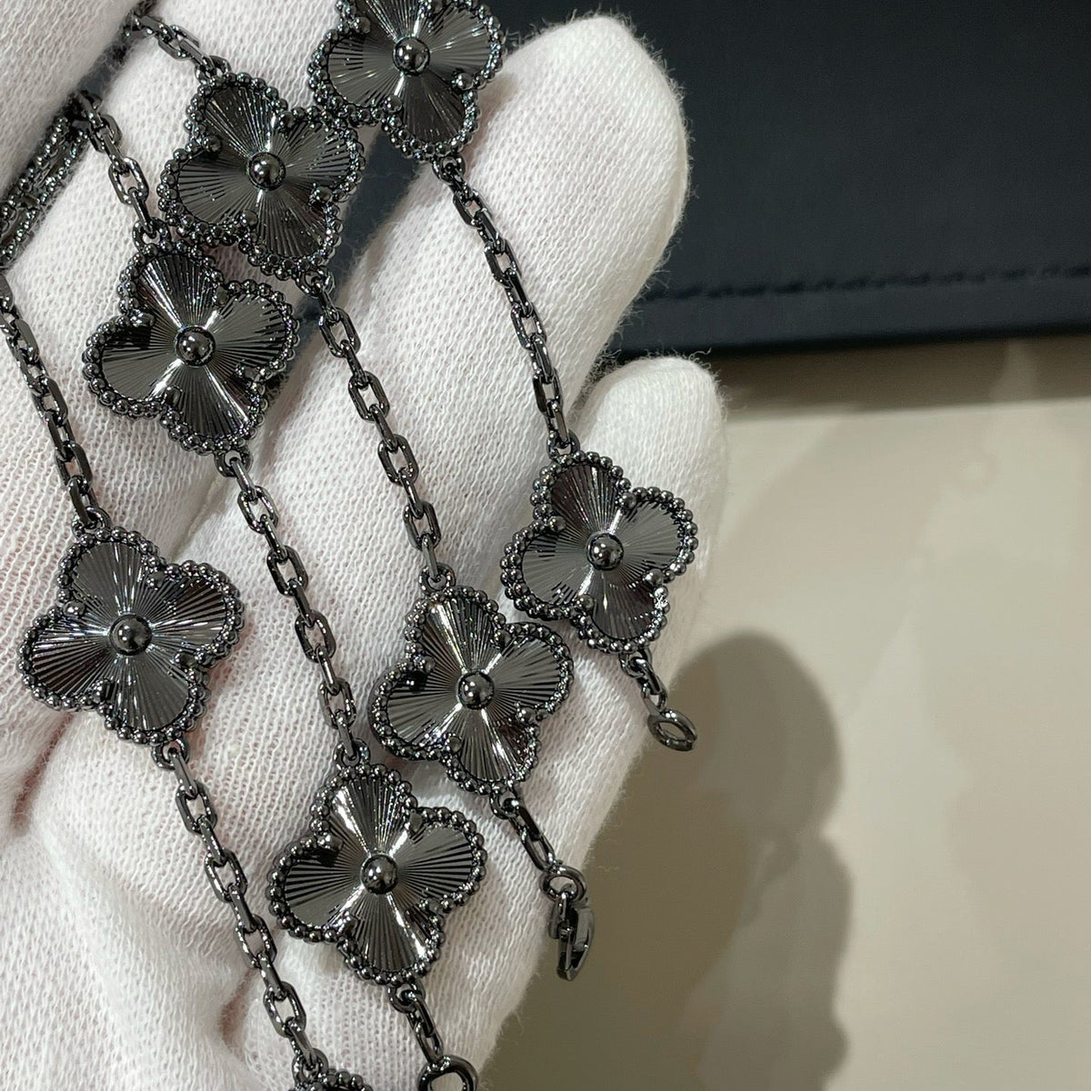 [AuraJewelry]CLOVER 5モチーフ ブラックブレスレット