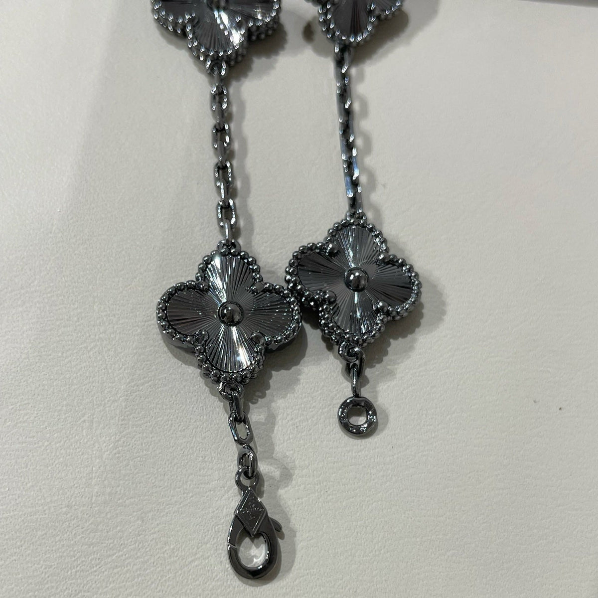 [AuraJewelry]CLOVER 5モチーフ ブラックブレスレット