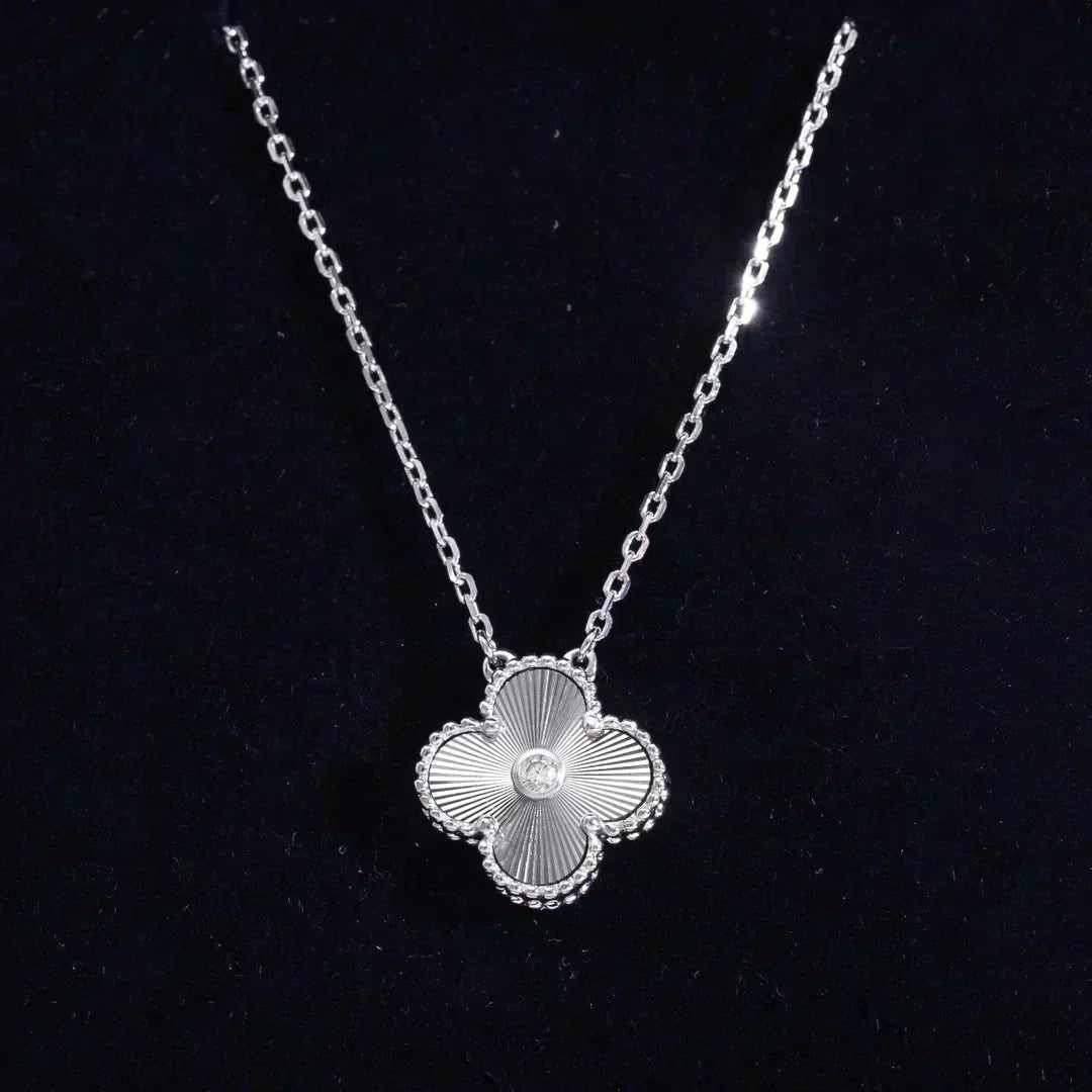 AuraJewelry®クローバー15MMダイヤモンドレーザーネックレスシルバー