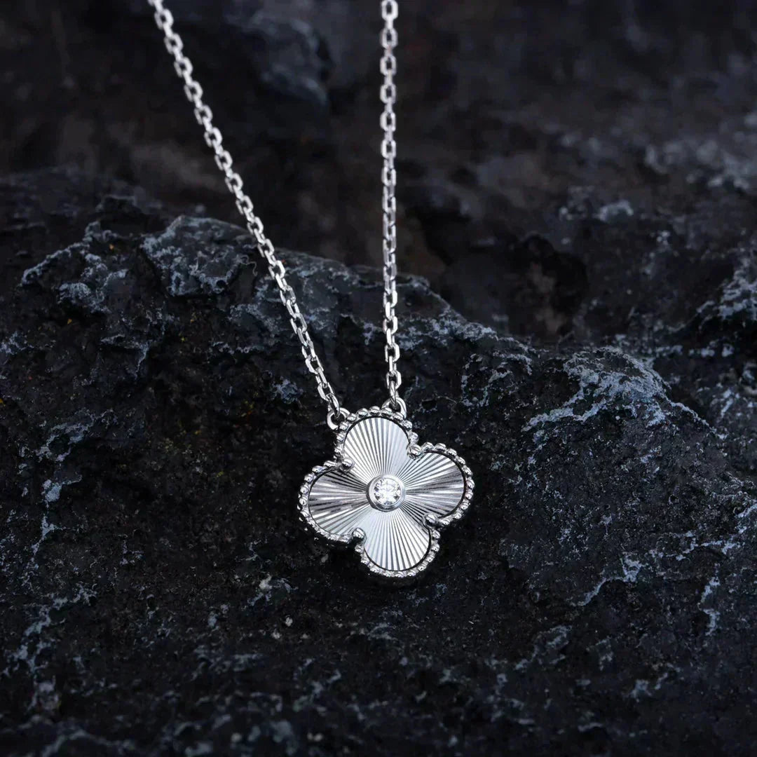AuraJewelry®クローバー15MMダイヤモンドレーザーネックレスシルバー