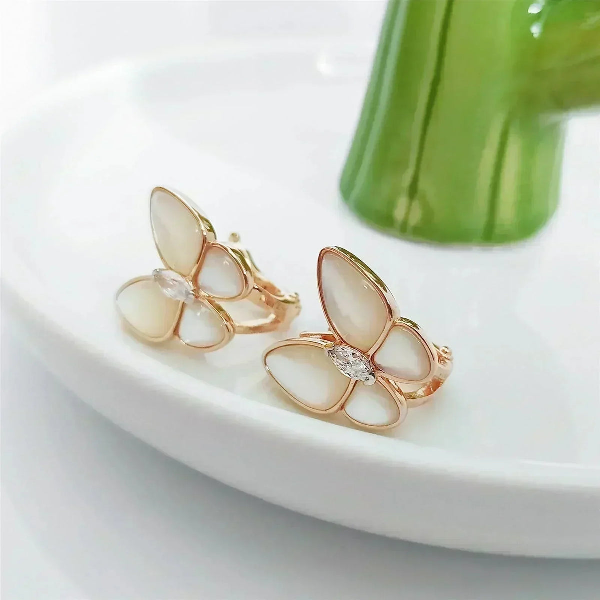 ¡®AuraJewelry¡¯BUTTERFLY MOP DIAMOND EARRINGS