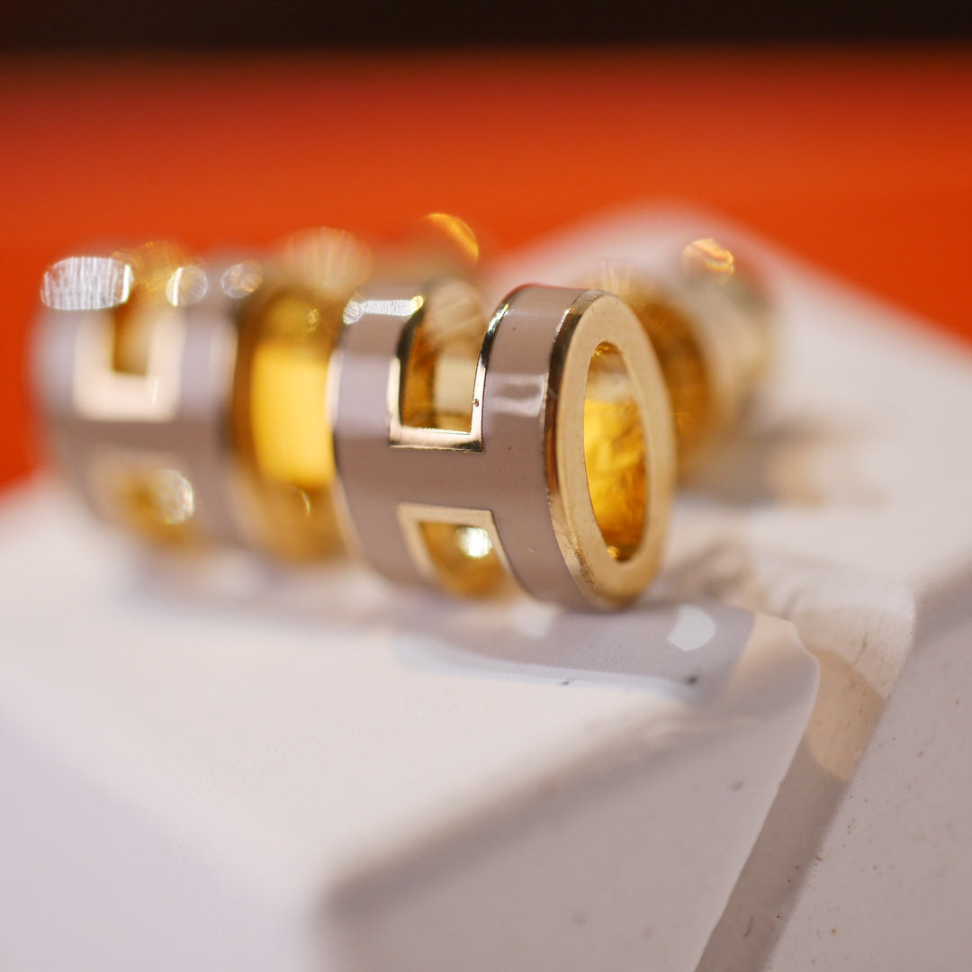 ¡®AuraJewelry¡¯MINI POP H GOLD EARRINGS GREY