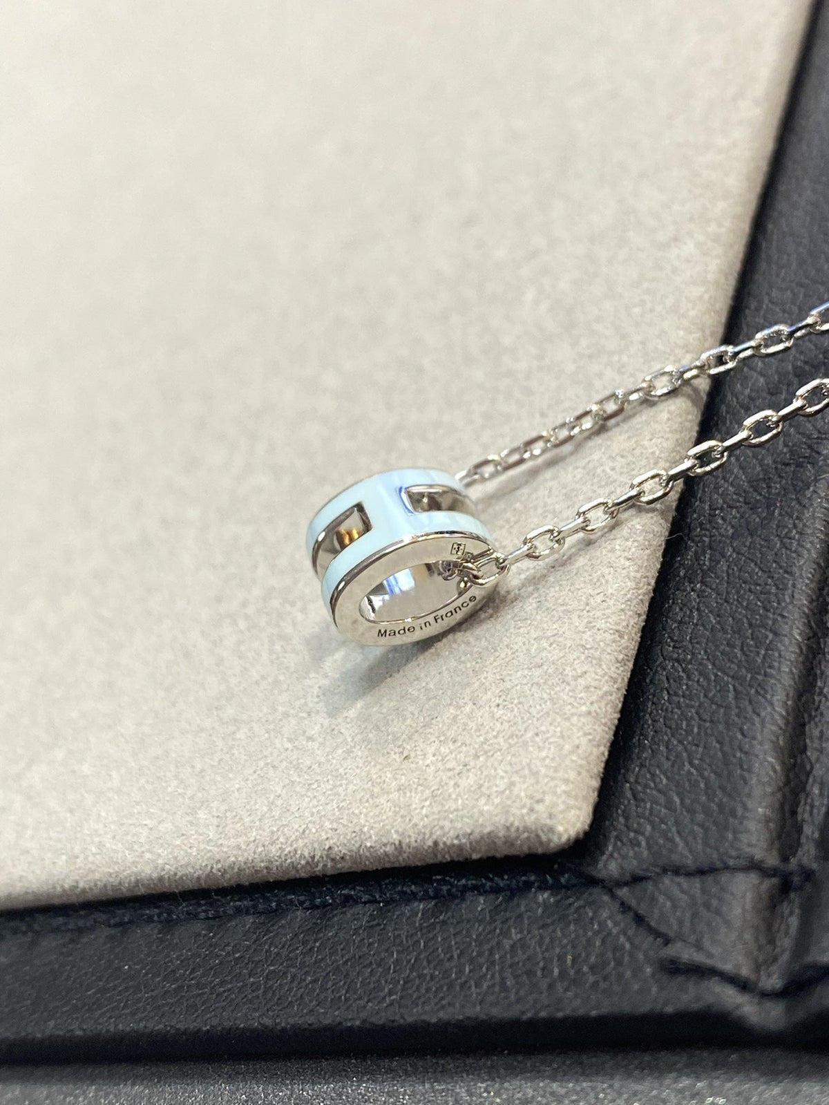 ¡®AuraJewelry¡¯POP H LIGHT BLUE NECKLACE