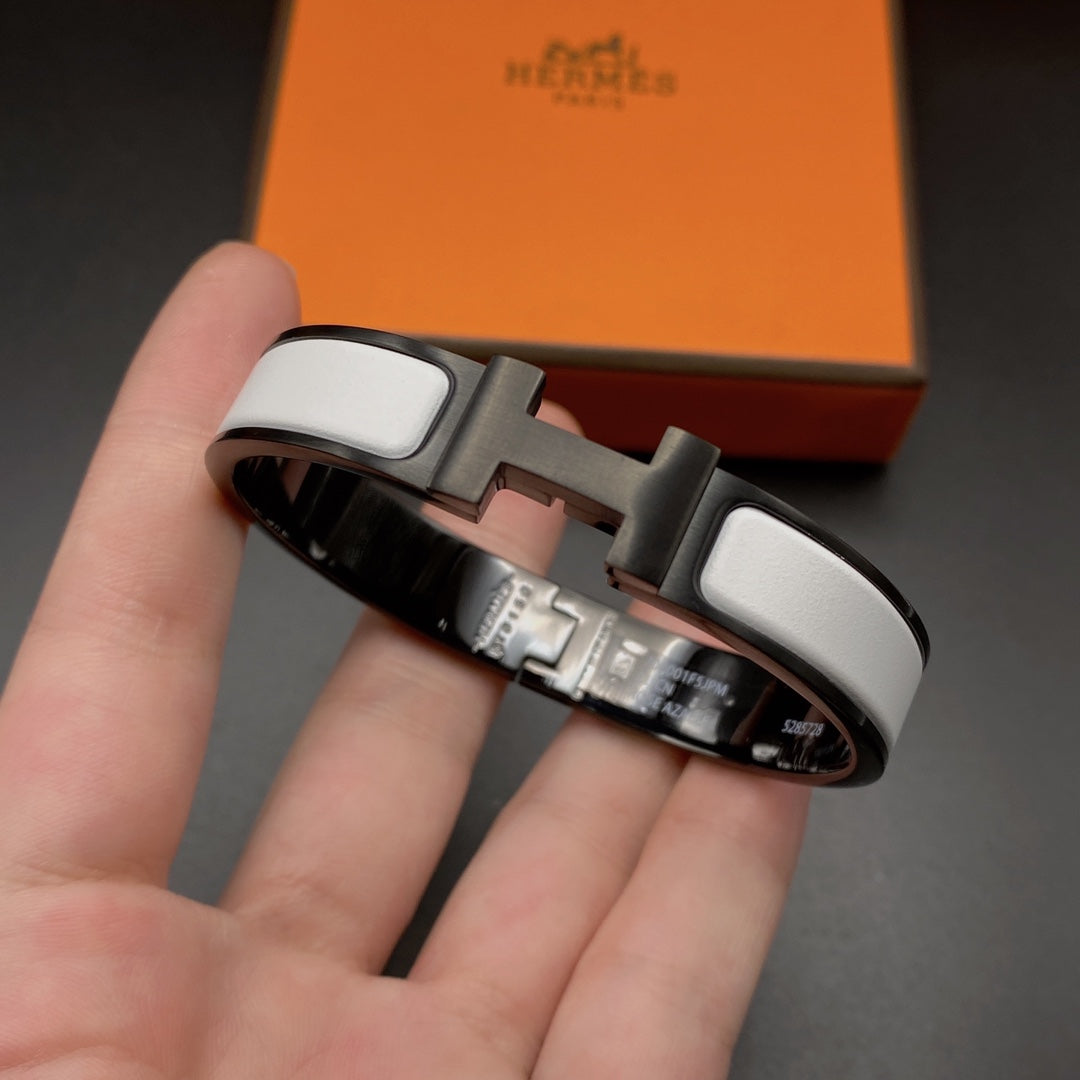 ¡®AuraJewelry¡¯H BRACELET 12MM BLACK WHITE CERAMIC