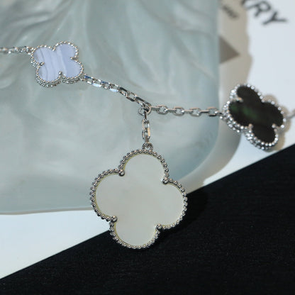 ¡®AuraJewelry¡¯CLOVER BRACELET 5 MOTIFS MOP CHALCEDONY SILVER