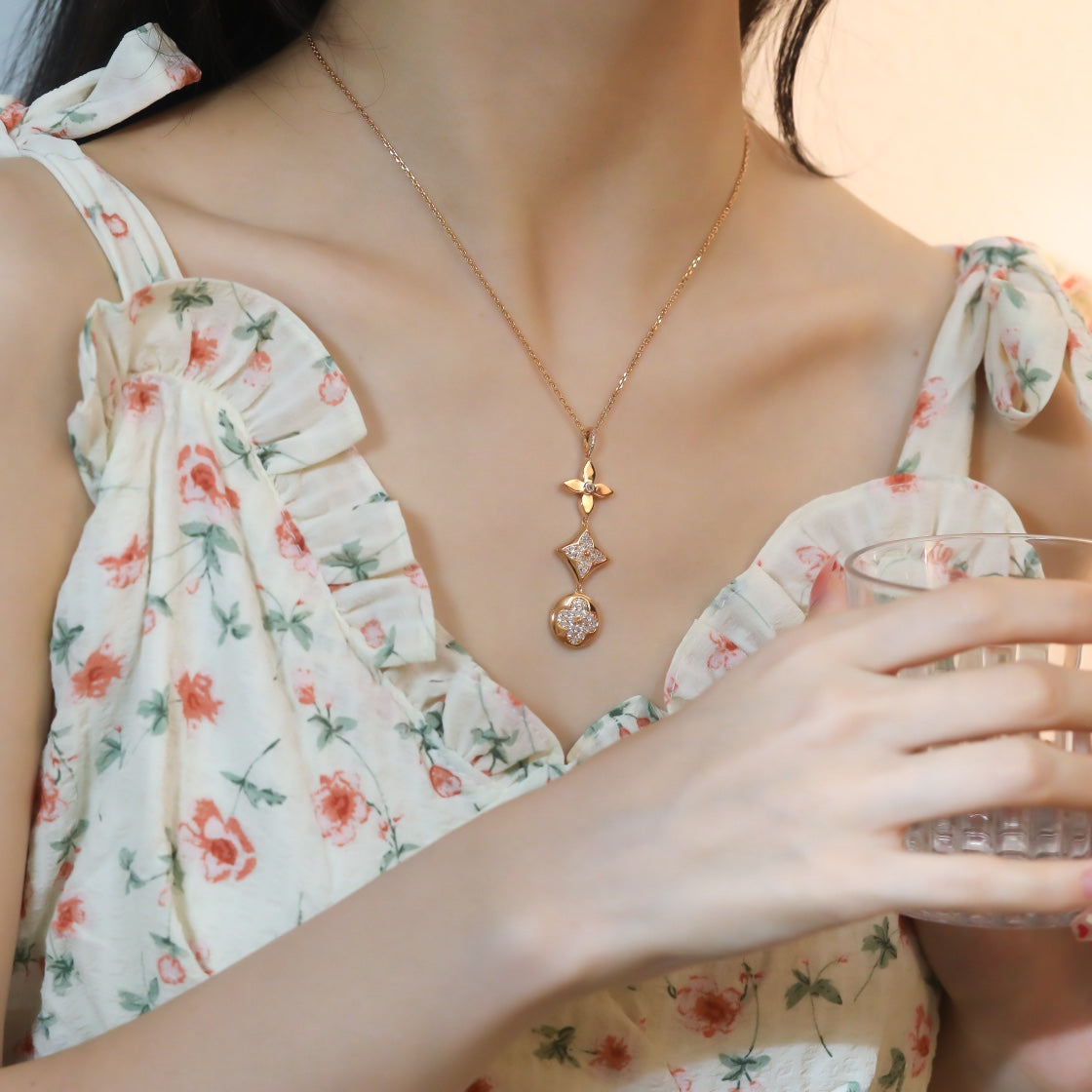 ¡®AuraJewelry¡¯STAR AND SUN DIAMOND PINK GOLD NECKLACE