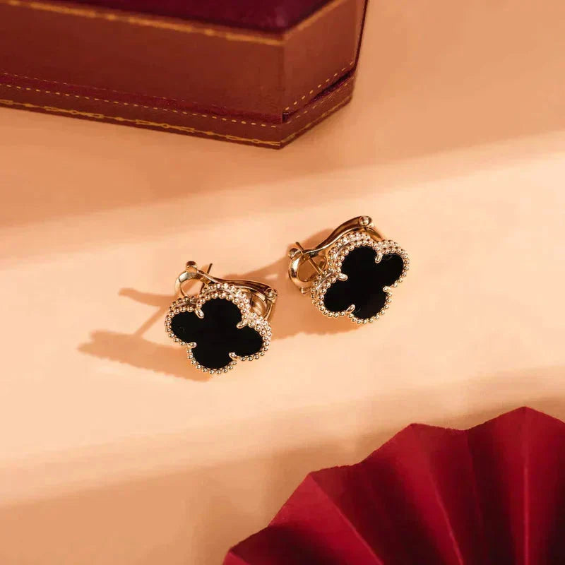 ¡®AuraJewelry¡¯CLOVER MEDIUM 1 MOTIFS  ONYX STUD EARRINGS
