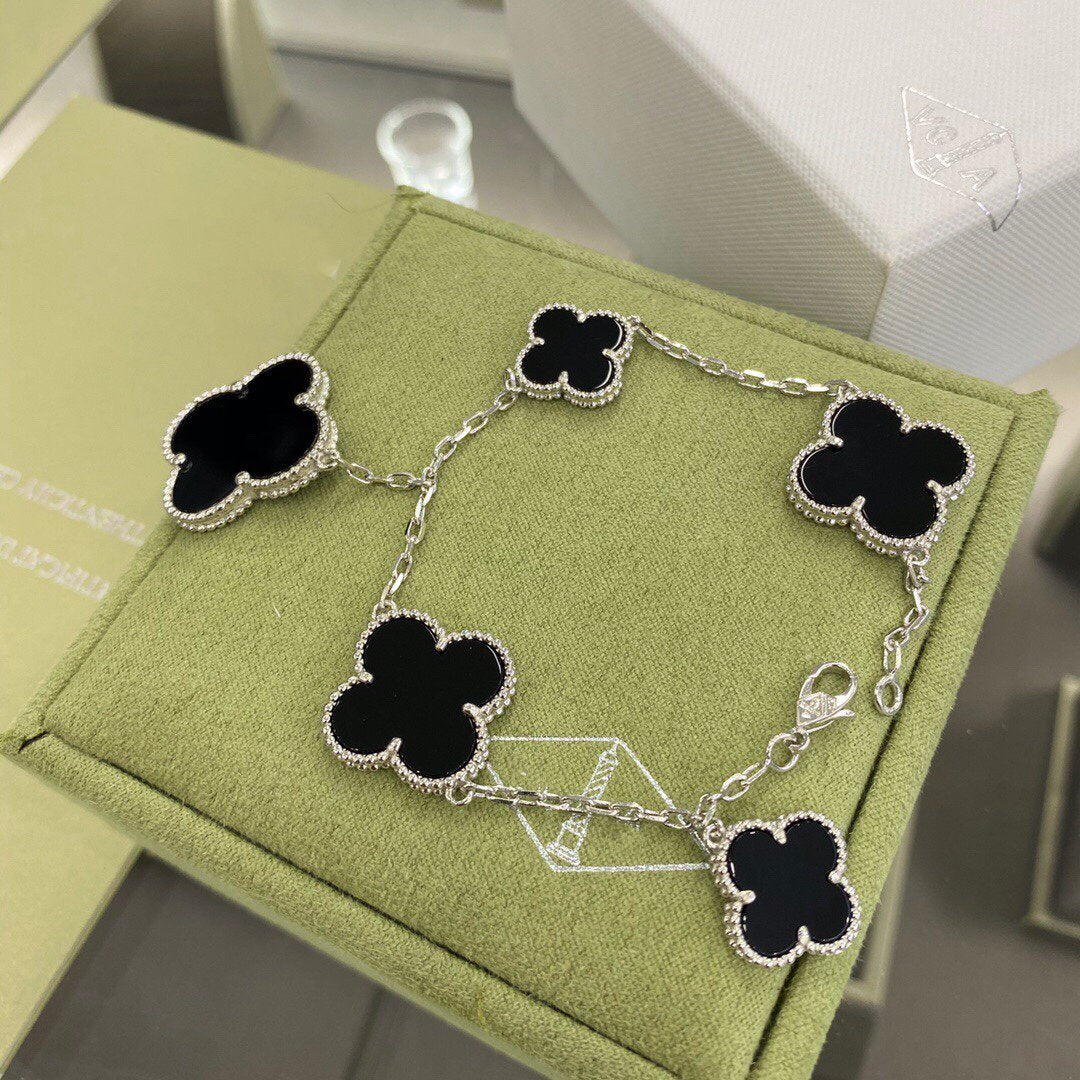 ¡®AuraJewelry¡¯CLOVER 5 MOTIFS SIVLER ONYX BRACELET