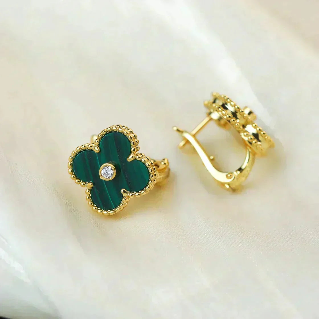 AuraJewelry クローバー ミディアム 1モチーフ マラカイト ダイヤモンド ピアス