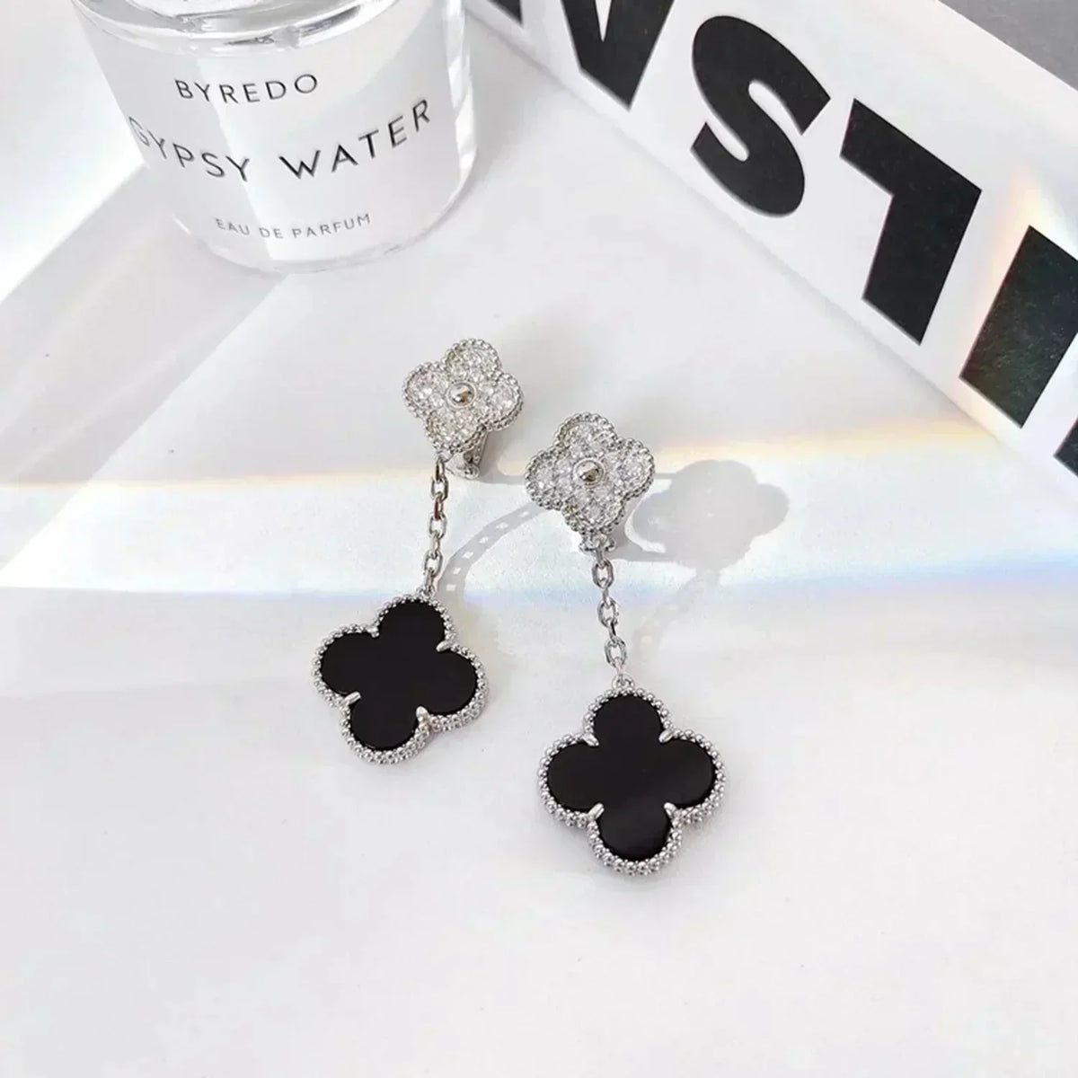 ¡®AuraJewelry¡¯CLOVER 2 MOTIFS  DIAMOND ONYX EARRINGS SILVER