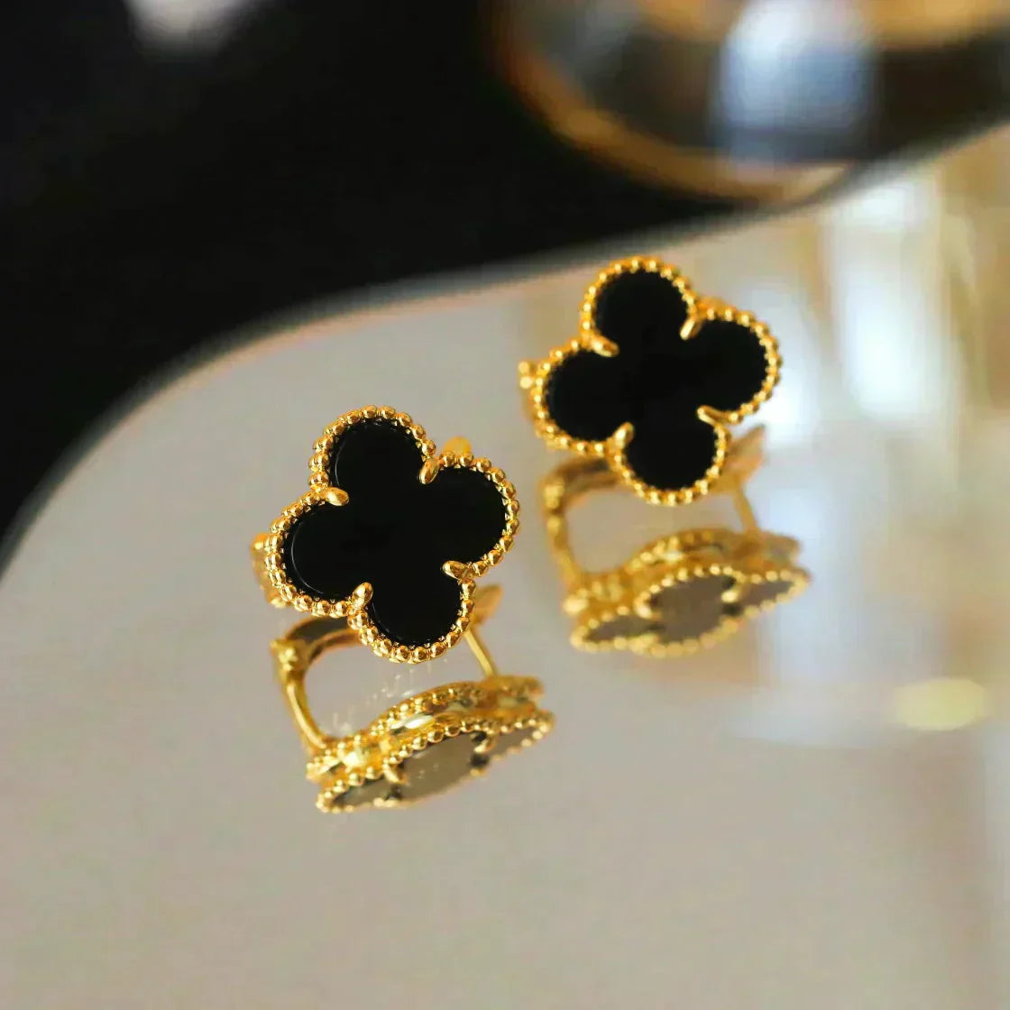 ¡®AuraJewelry¡¯CLOVER MEDIUM 1 MOTIFS  ONYX STUD EARRINGS