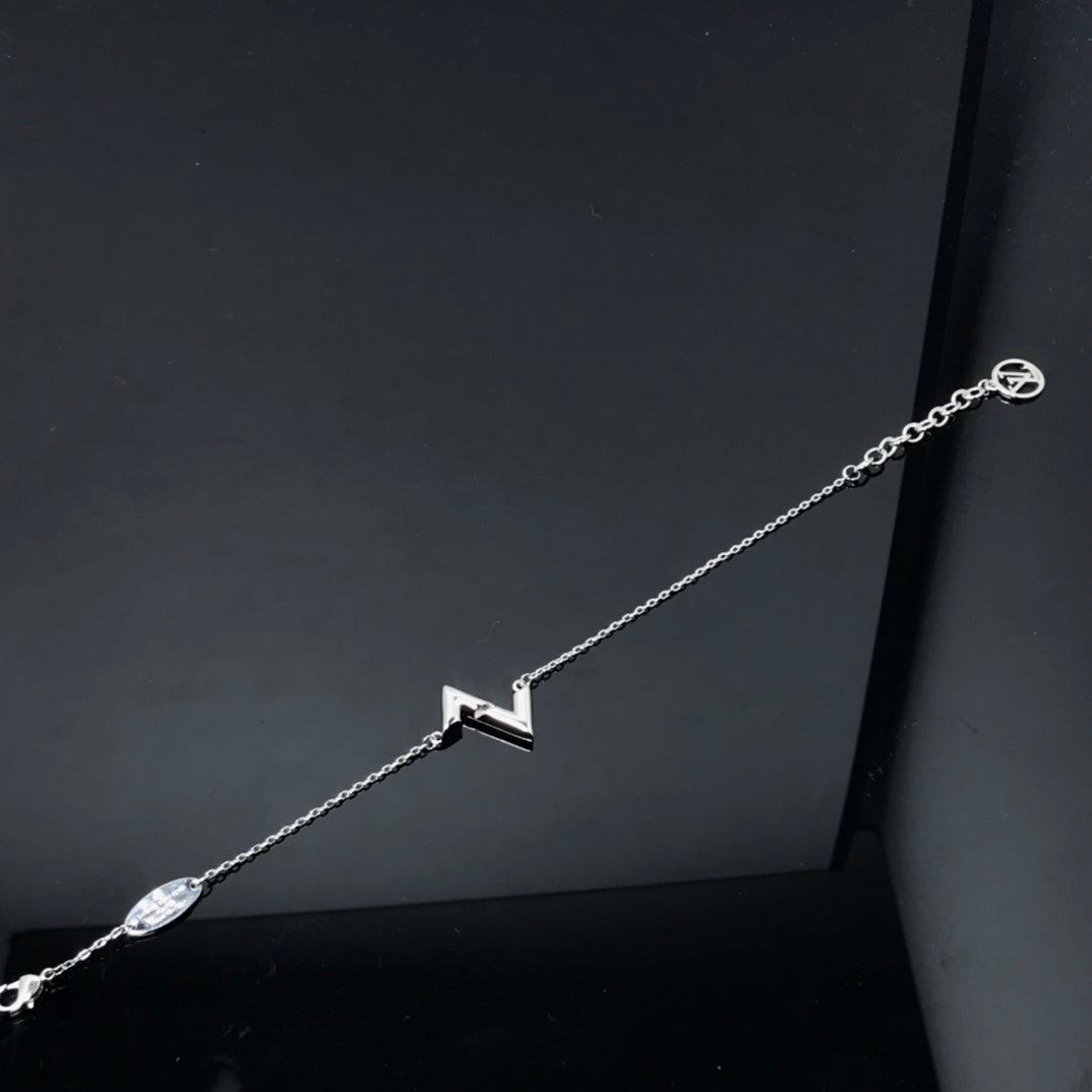 「AuraJewelry」VOLT LV ロゴブレスレット
