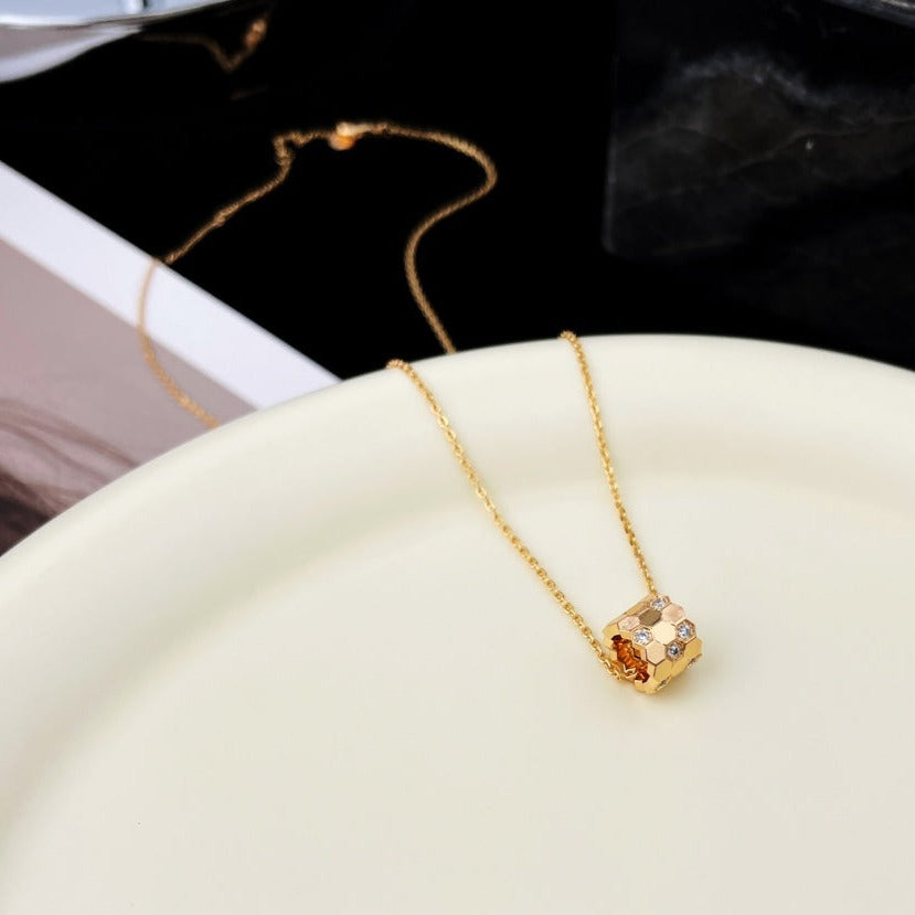 AuraJewelry「BEE MINI PEDANT DIAMOND NECKLACE」