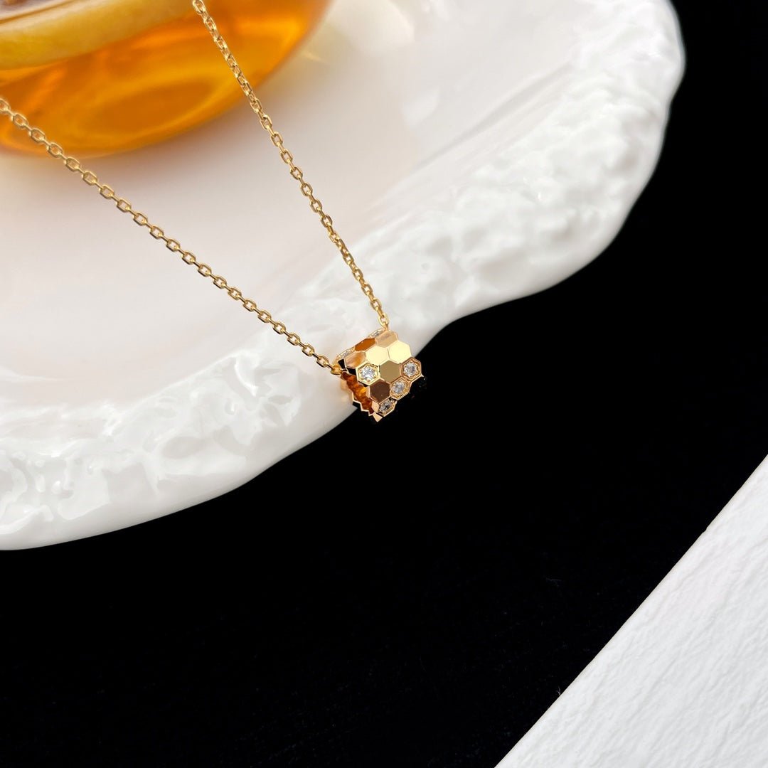 AuraJewelry「BEE MINI PEDANT DIAMOND NECKLACE」