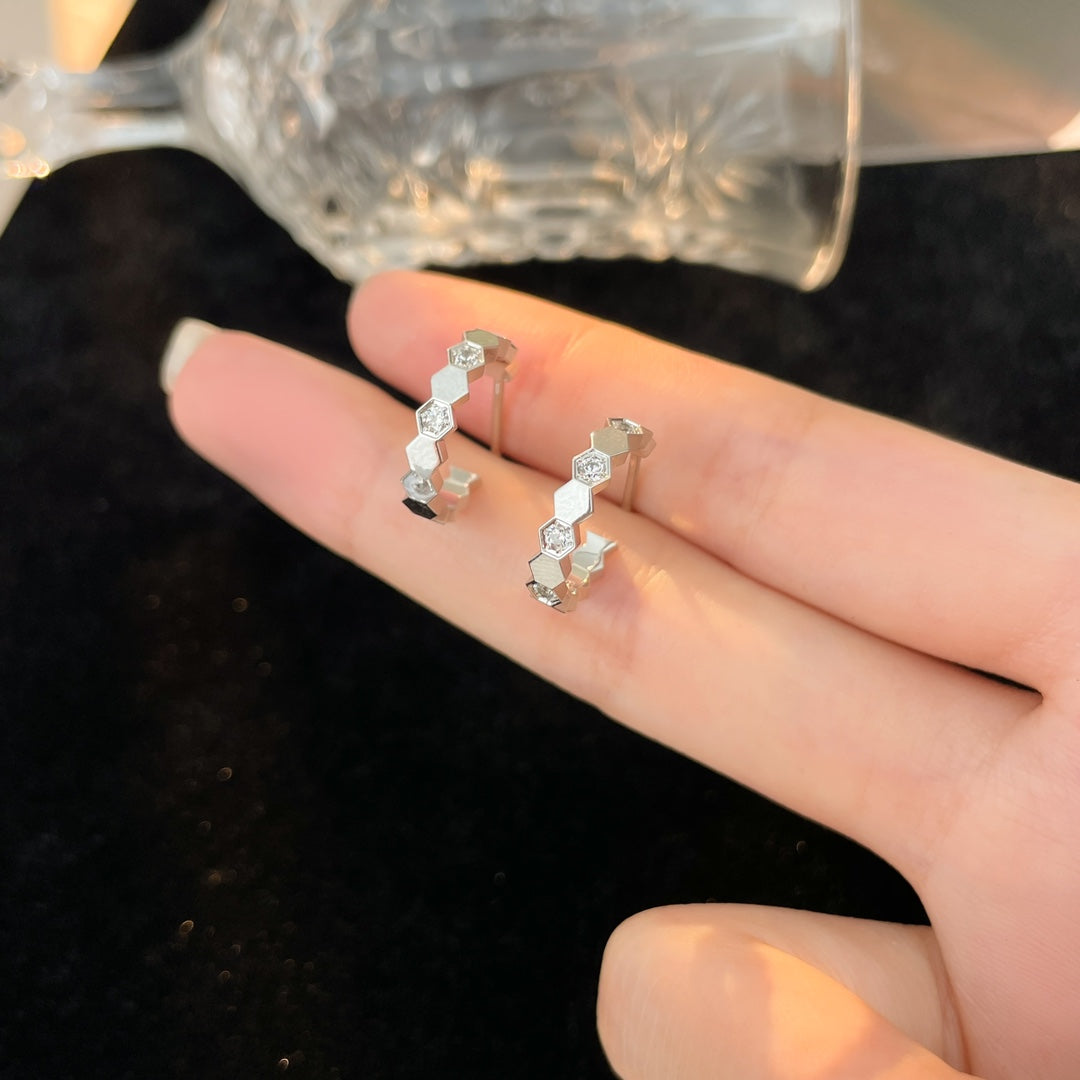 ¡®AuraJewelry¡¯BEE LOVE DIAMOND HOOP EARRINGS