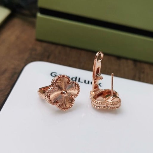 ¡®AuraJewelry¡¯CLOVER MEDIUM STUD EARRINGS