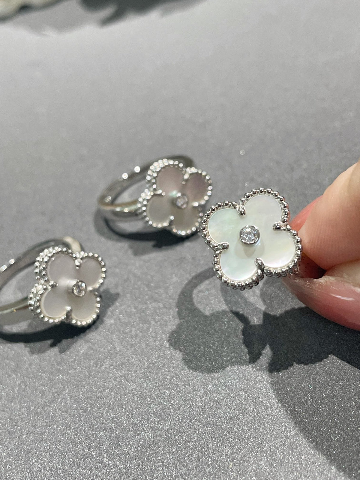 ¡®AuraJewelry¡¯CLOVER SILVER MOP DIAMOND RING