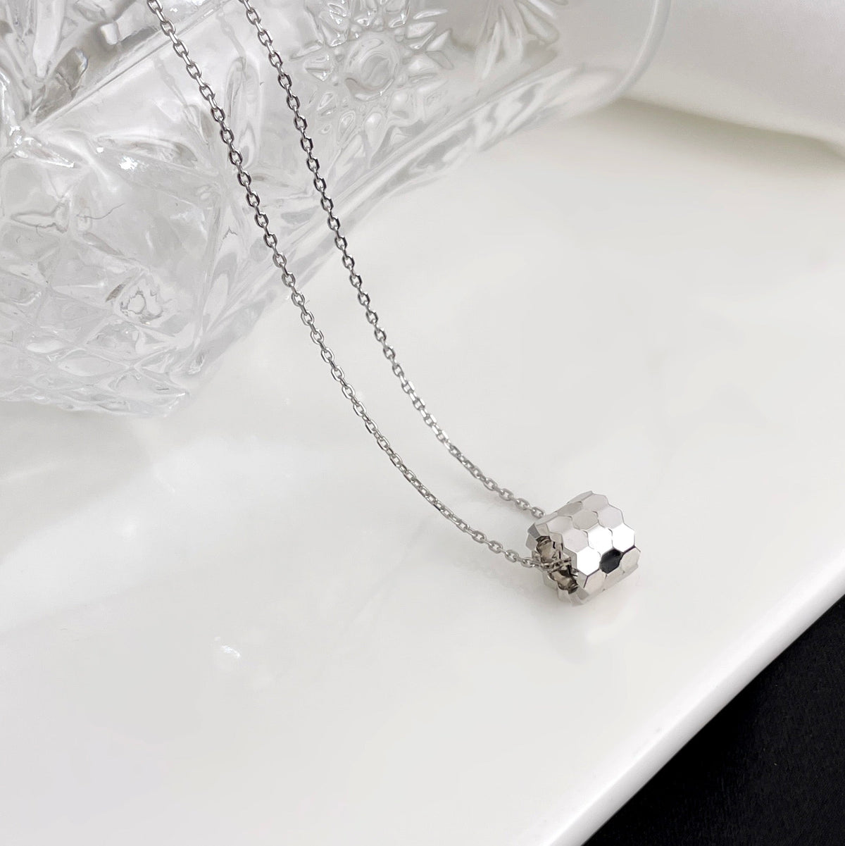 ¡®AuraJewelry¡¯BEE MINI NECKLACE