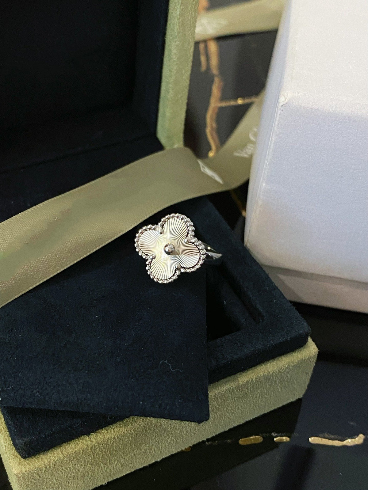 『AuraJewelry』クローバーシルバーリング