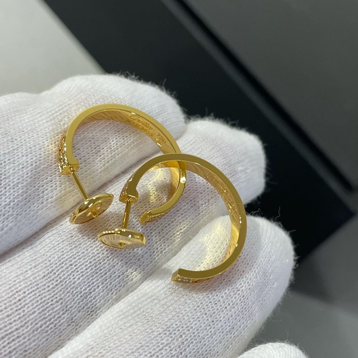 ¡®AuraJewelry¡¯LOVE DIAMOND GOLD HOOP EARRINGS