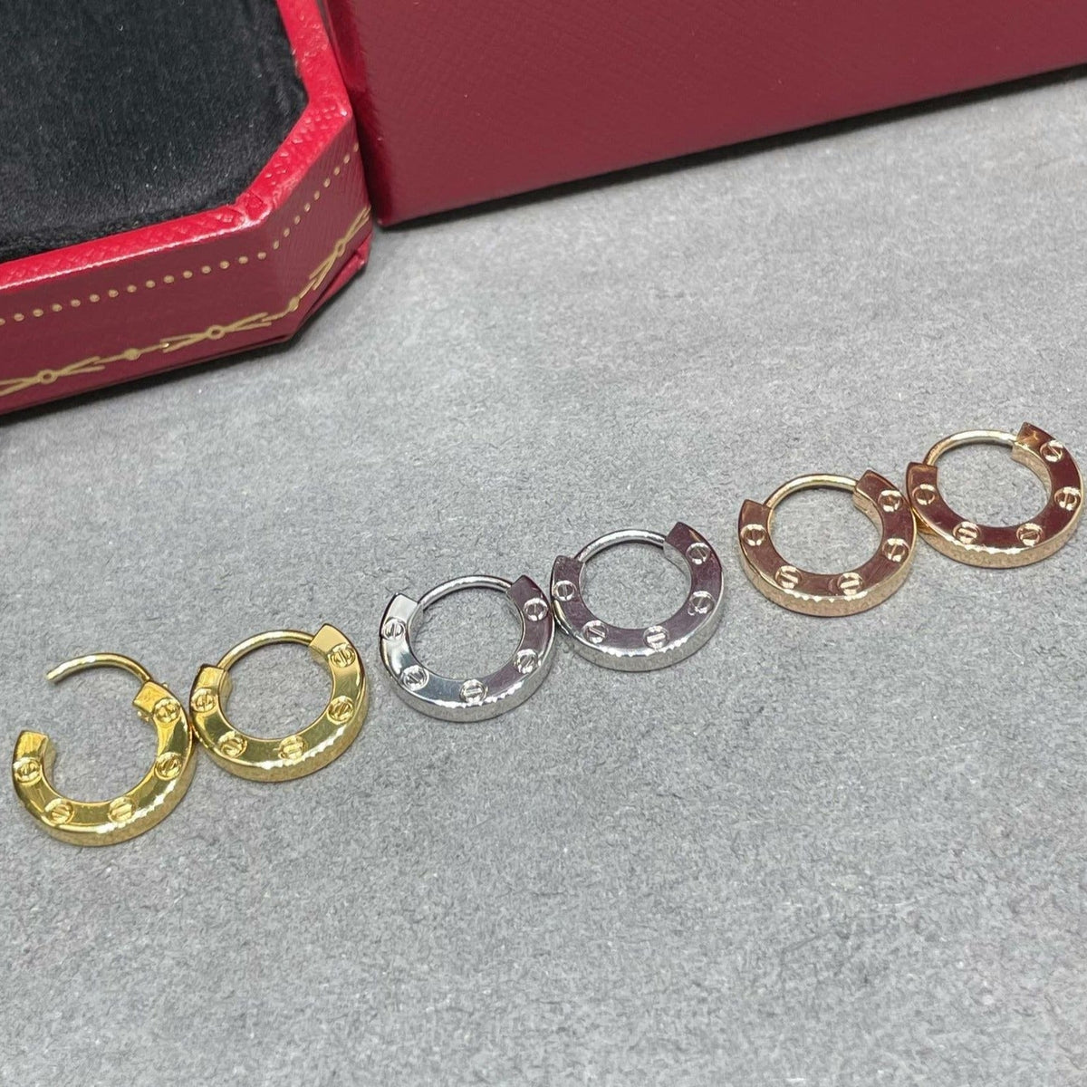 ¡®AuraJewelry¡¯LOVE MINI EARRINGS