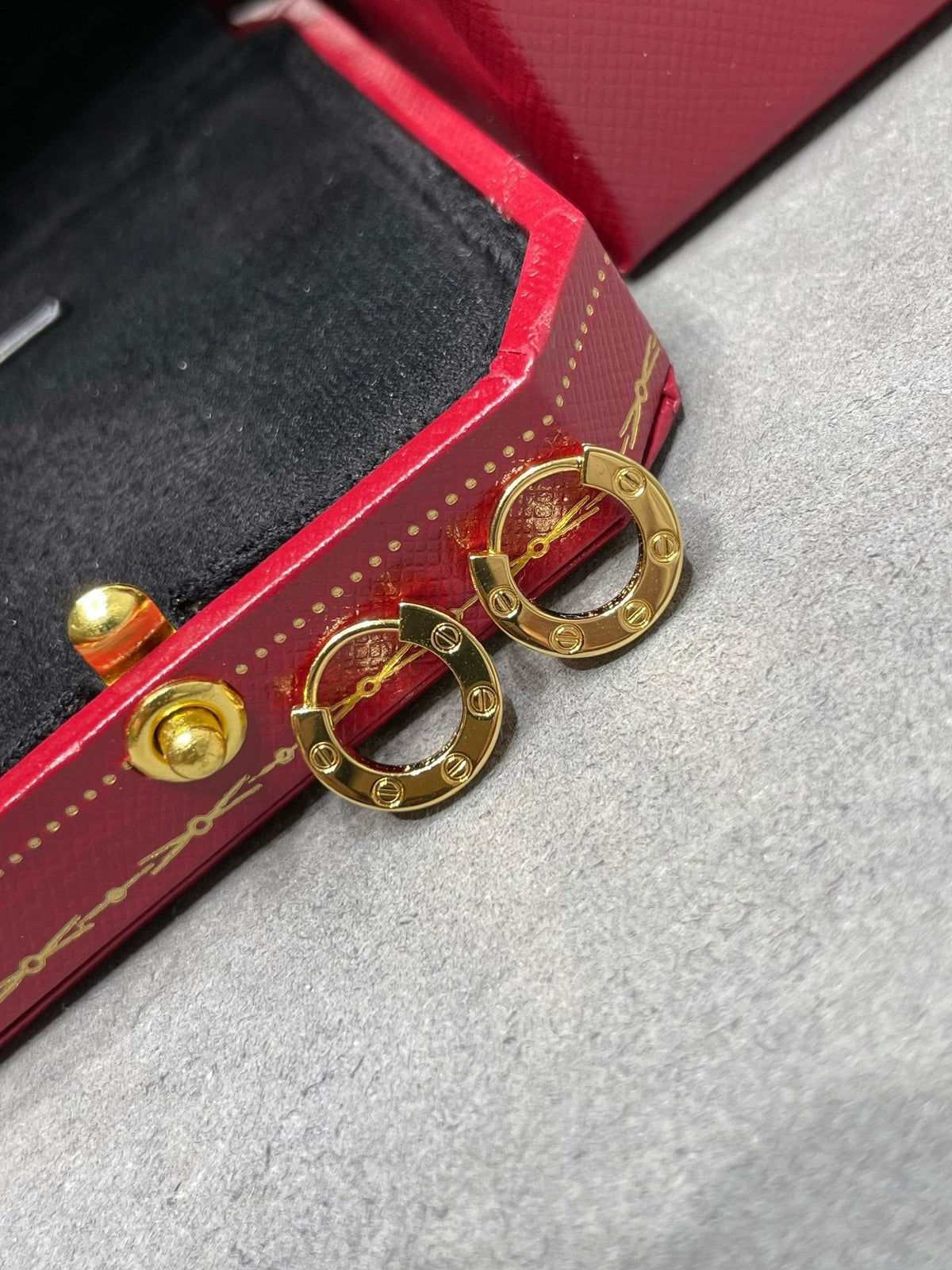 ¡®AuraJewelry¡¯LOVE MINI EARRINGS