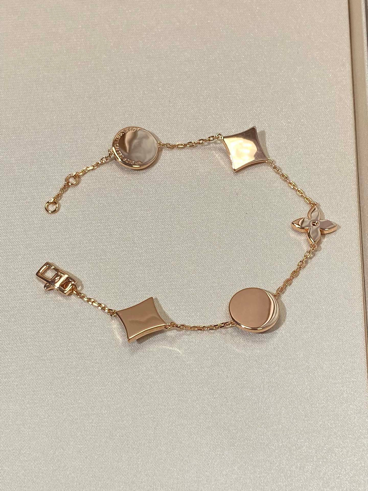 ¡®AuraJewelry¡¯STAR AND SUN 5 MOTIF MOP PINK GOLD BRACELET