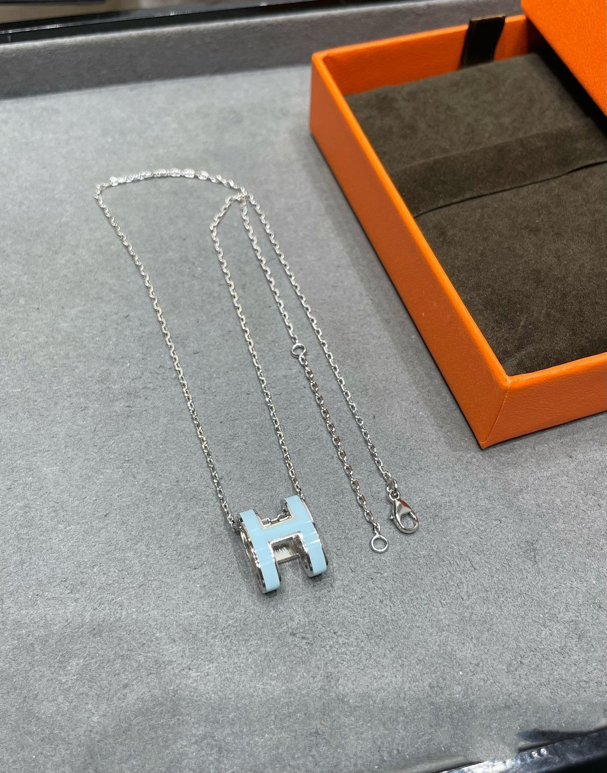 AuraJewelry「POP H スカイブルーネックレス」