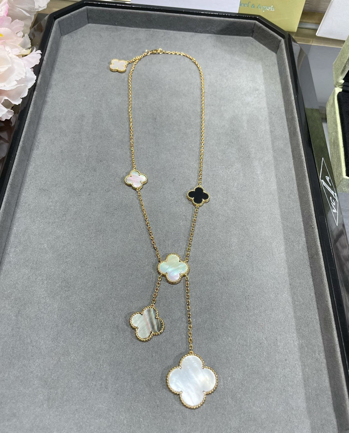 ¡®AuraJewelry¡¯CLOVER 6 MOTIF MOP ONYX GOLD NECKLACE