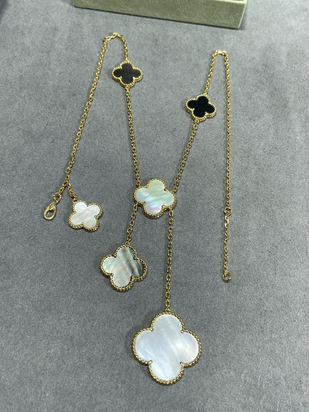 ¡®AuraJewelry¡¯CLOVER 6 MOTIF MOP ONYX GOLD NECKLACE