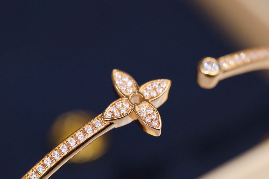 ¡®AuraJewelry¡¯IDYLLE PINK GOLD OPEN BRACELET DIAMOND PAVED