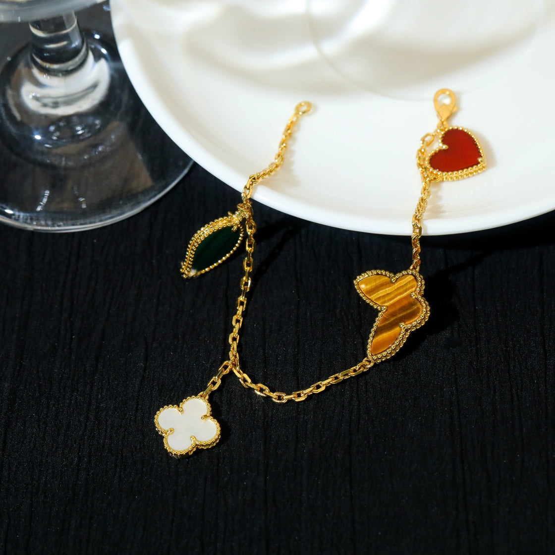 ¡®AuraJewelry¡¯LUCKY SPRING 5 MOTIF GOLD BRACELET