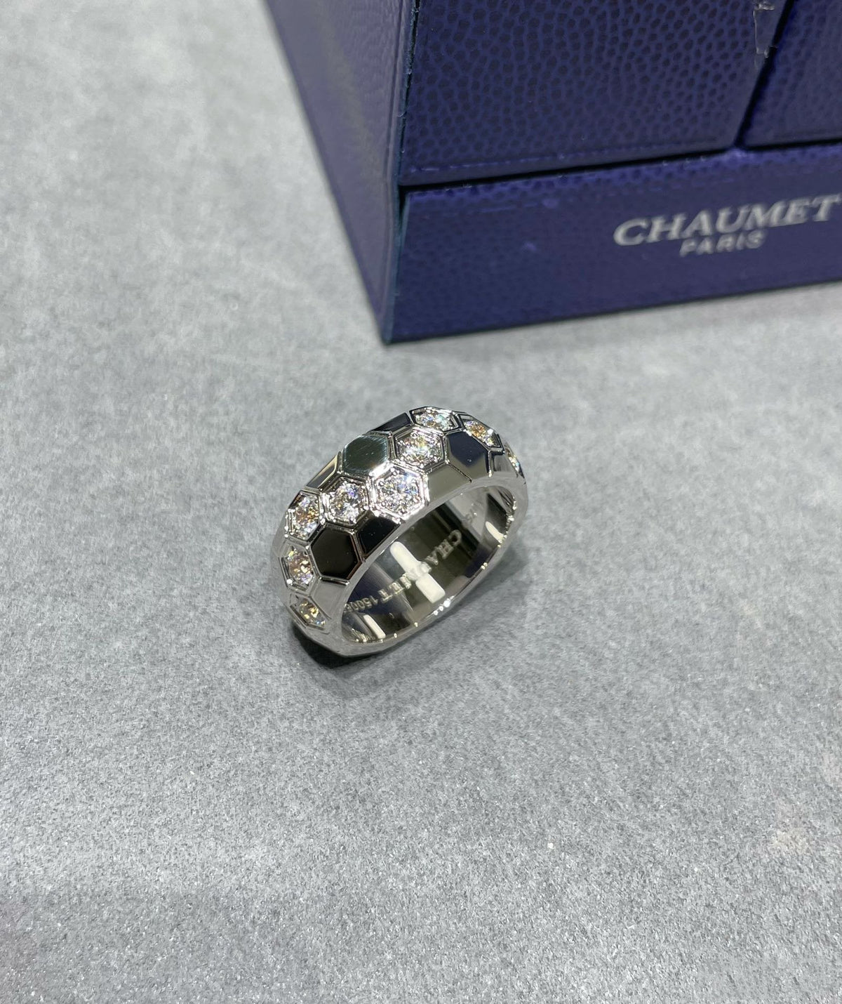 ¡®AuraJewelry¡¯BEE LOVE DIAMOND LARGE RING