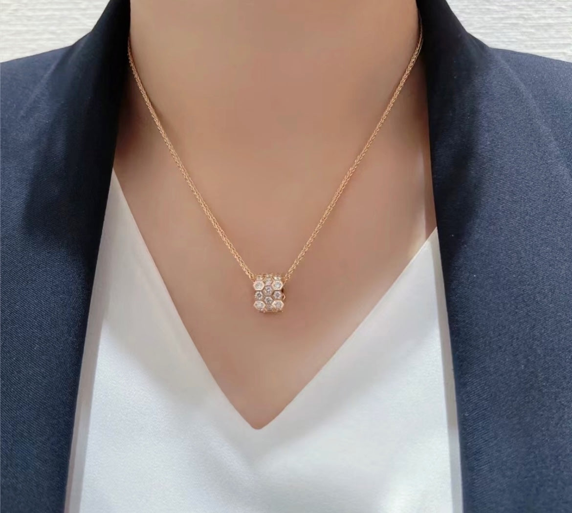 ¡®AuraJewelry¡¯BEE LOVE DIAMOND PAVED 3 ROW NECKLACE