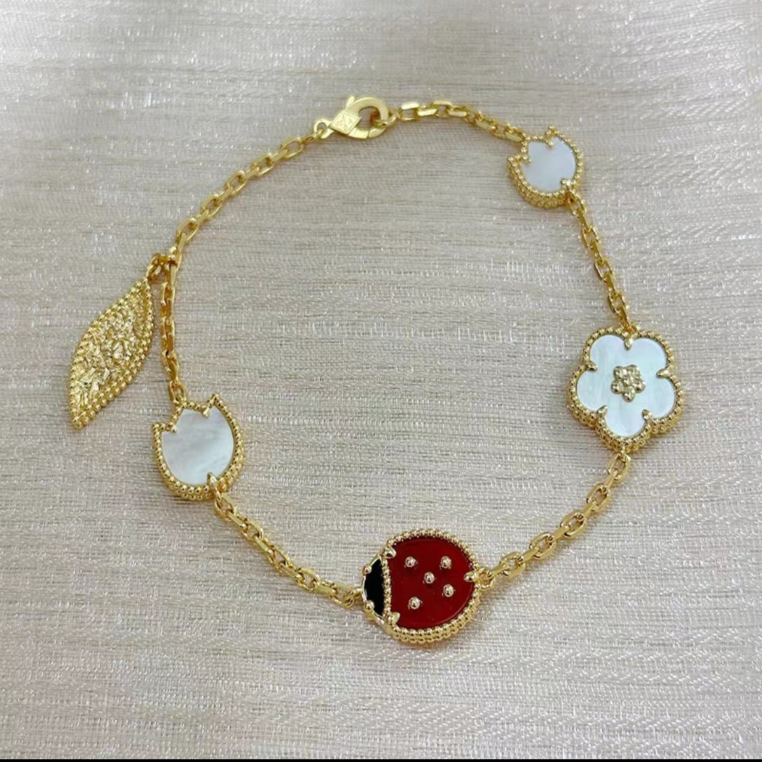 AuraJewelry「ラッキースプリング 5モチーフブレスレット」