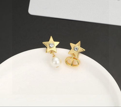 [AuraJewelry]CD Star-Shaped Letter Earrings