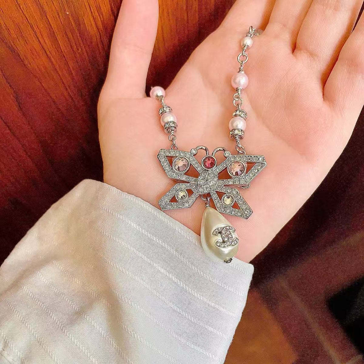[AuraJewelry] Bow & Pearl Double C Pavé Diamond Necklace