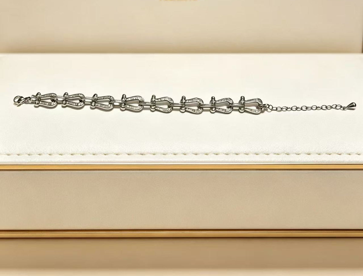アウラジュエリー®ダイヤモンドホースシューブレスレット