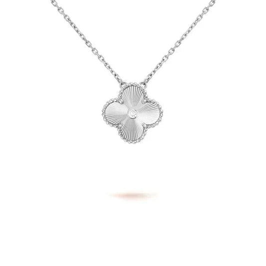 ¡®AuraJewelry¡¯CLOVER  15MM DIAMOND LASER NECKLACE SILVER