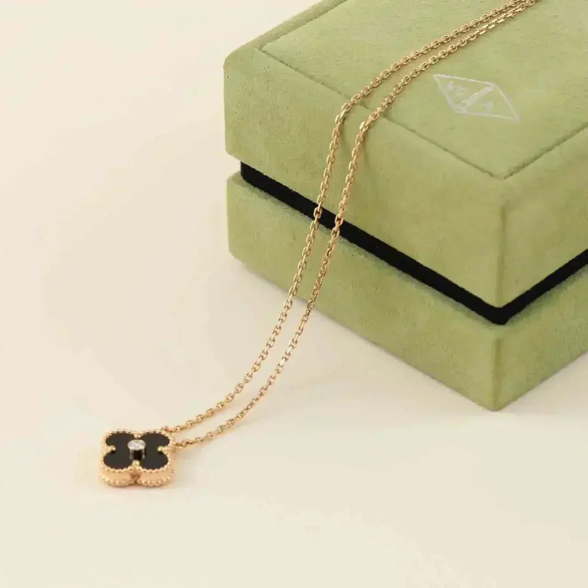 AuraJewelry CLOVER 15MM DIAMOND ONYX NECKLACE