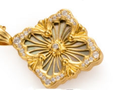 ```json
{
  "AuraJewelry": "B.C.L BIG SIZE エナメルネックレス（各種"
}
```
