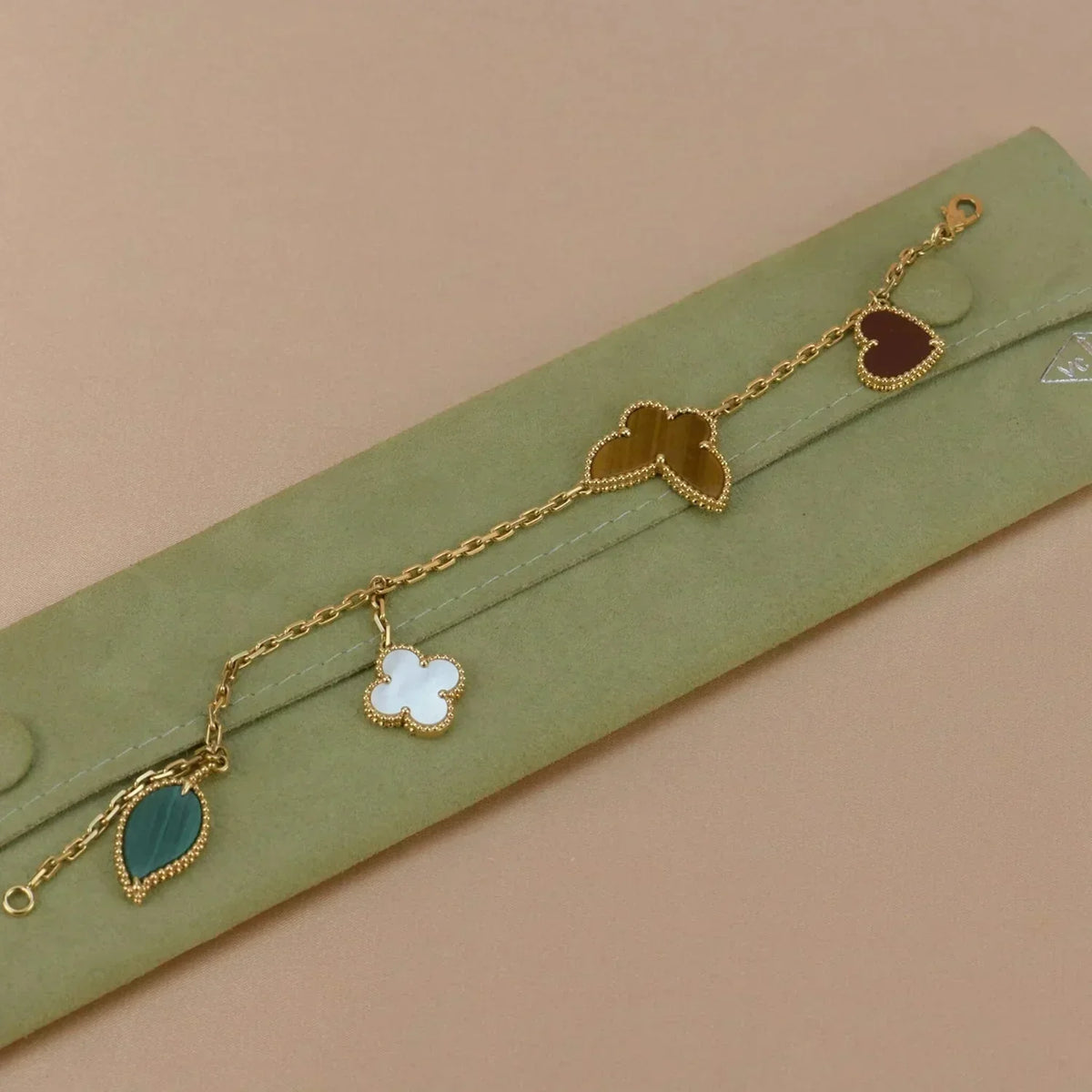 ¡®AuraJewelry¡¯LUCKY SPRING 5 MOTIF GOLD BRACELET
