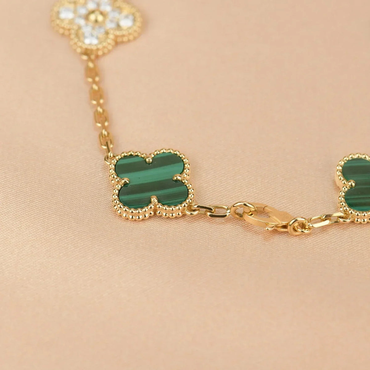 [AuraJewelry]新しい クローバー 5モチーフ マラカイト ブレスレット コレクション