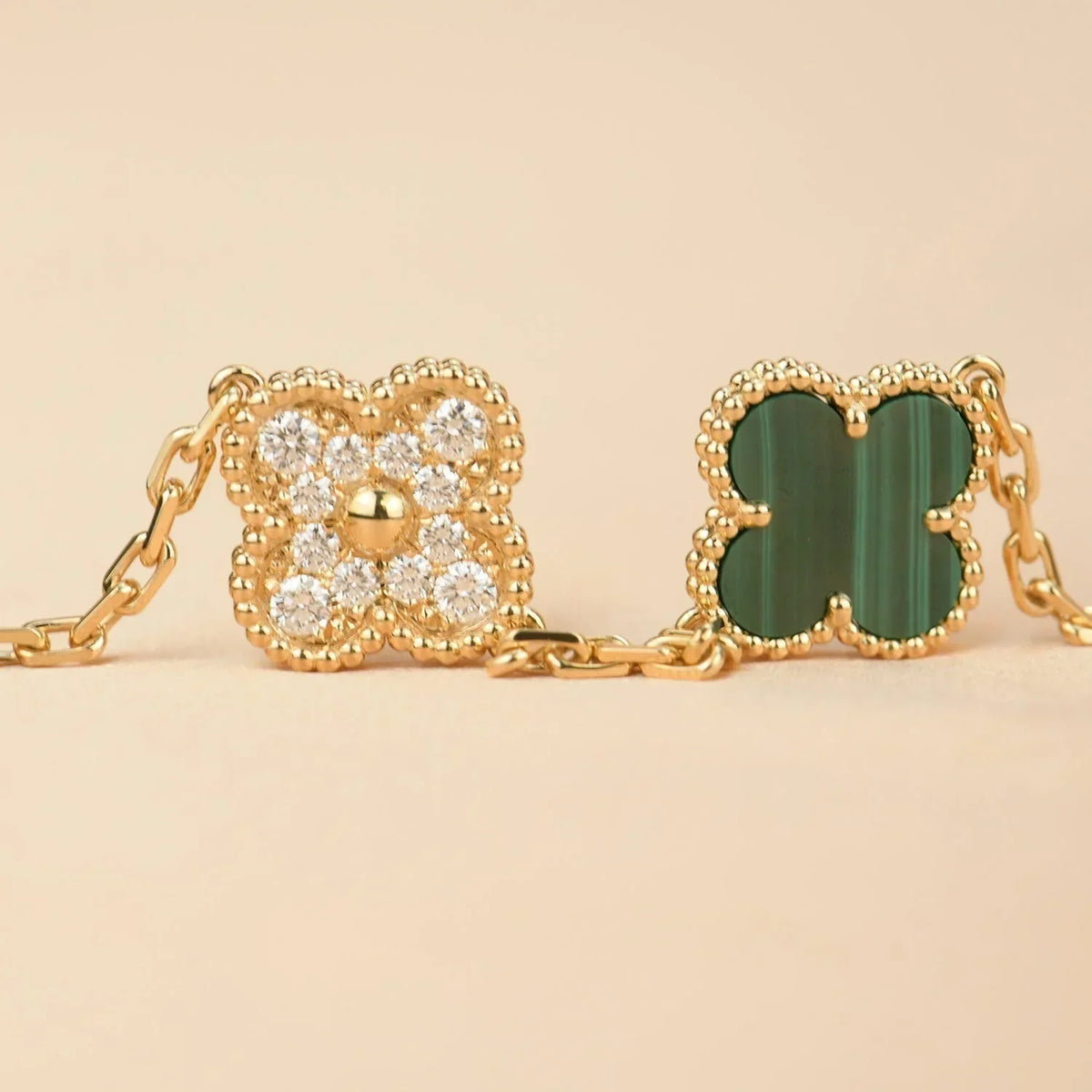 [AuraJewelry]新しい クローバー 5モチーフ マラカイト ブレスレット コレクション