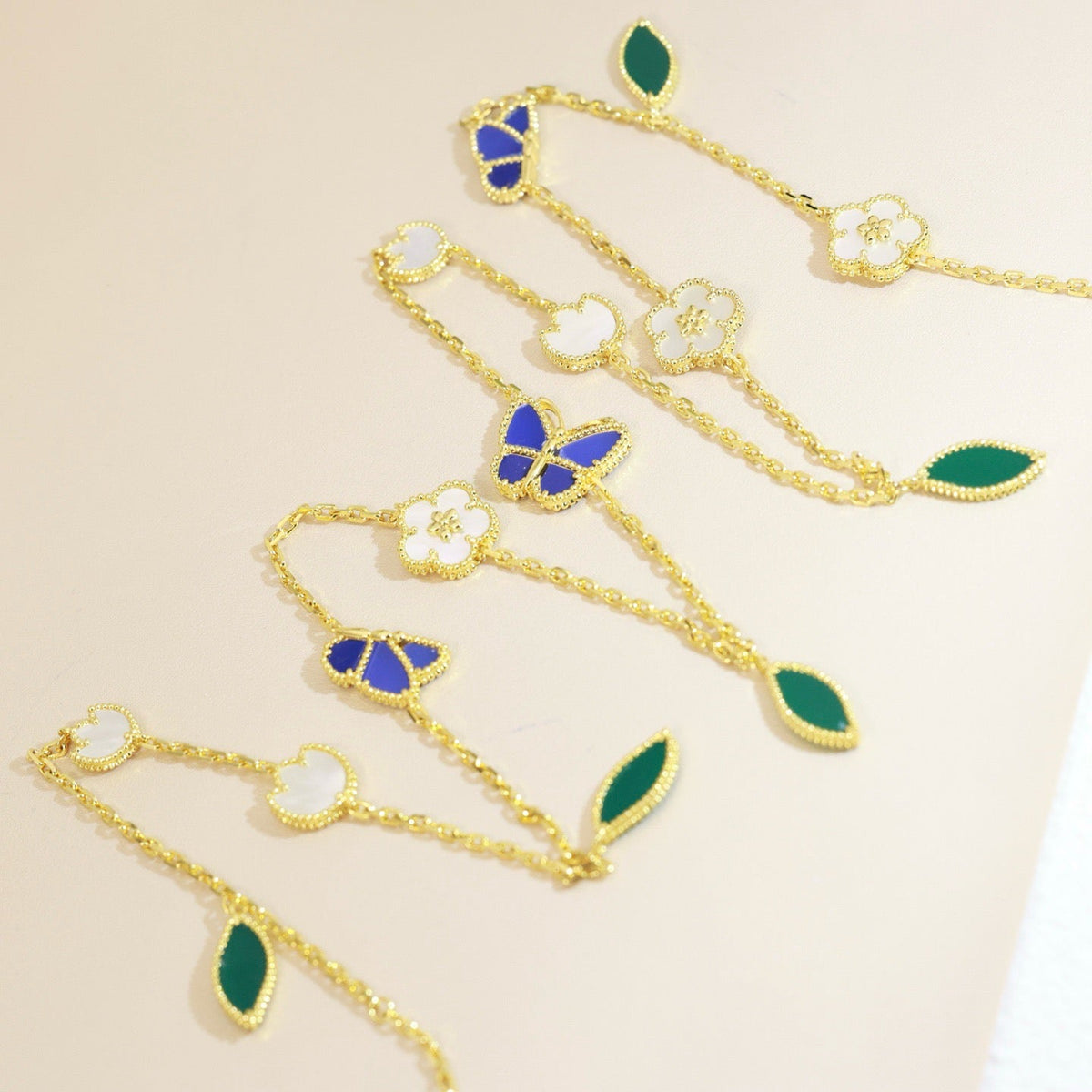 [AuraJewelry]LUCKY SPRING BUTTERFLY 15 FLOWER NECKLACE